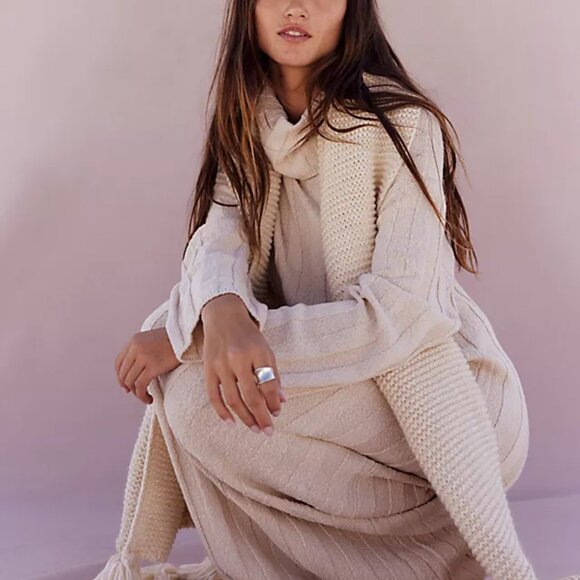 NEW! Free People Wanda Sweater Dress in Cream - Picture 1 of 4